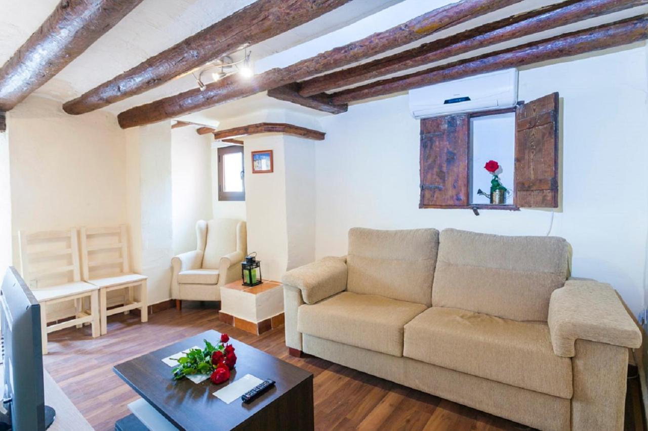 Apartamentos Casa Samper Santa Eulalia de Gállego Habitación foto