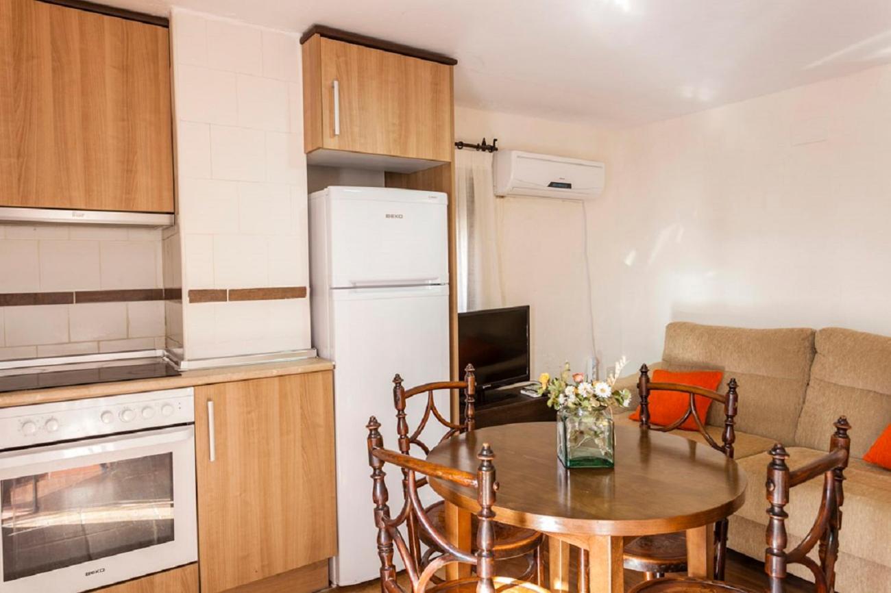 Apartamentos Casa Samper Santa Eulalia de Gállego Habitación foto