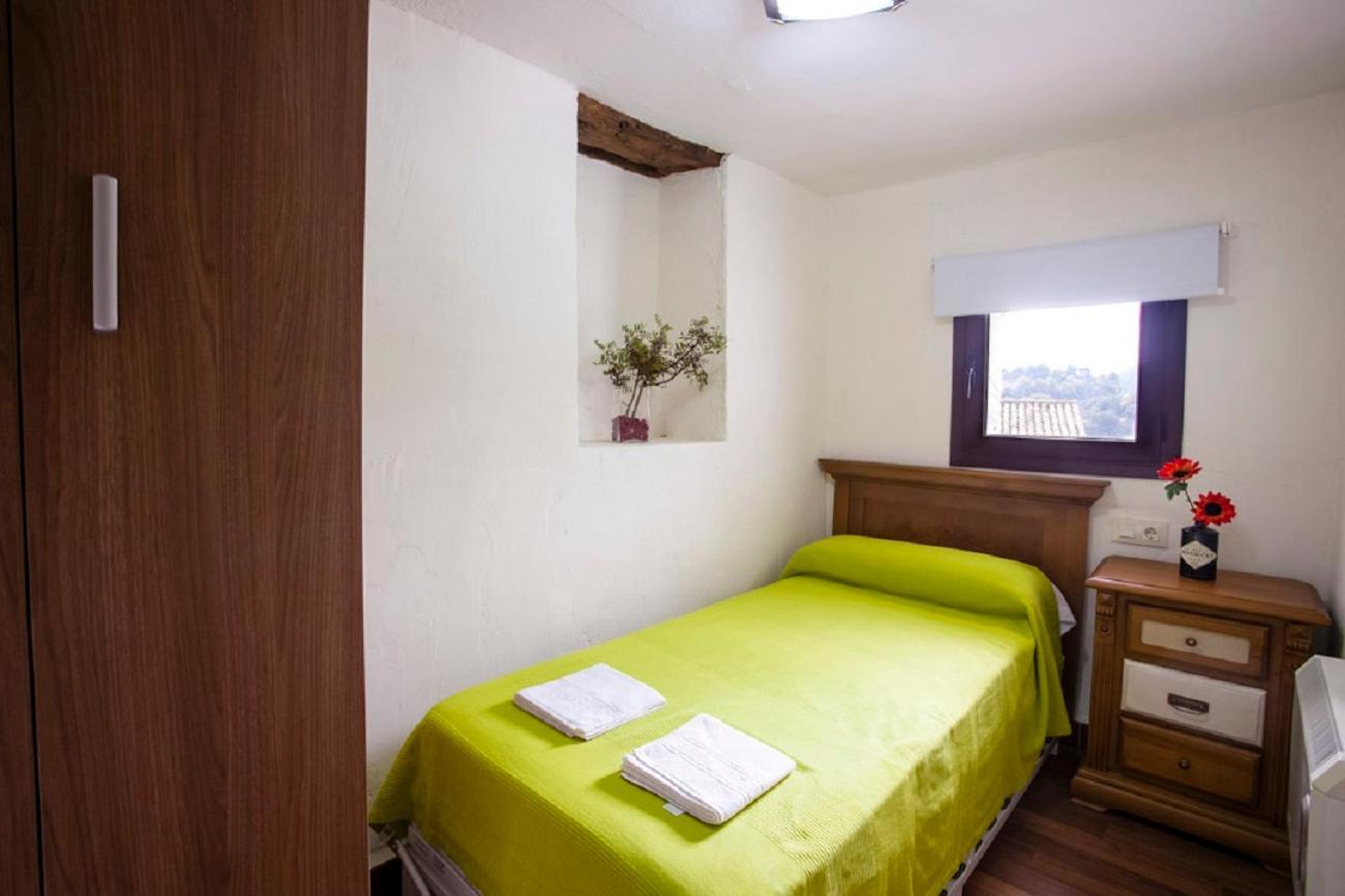 Apartamentos Casa Samper Santa Eulalia de Gállego Habitación foto