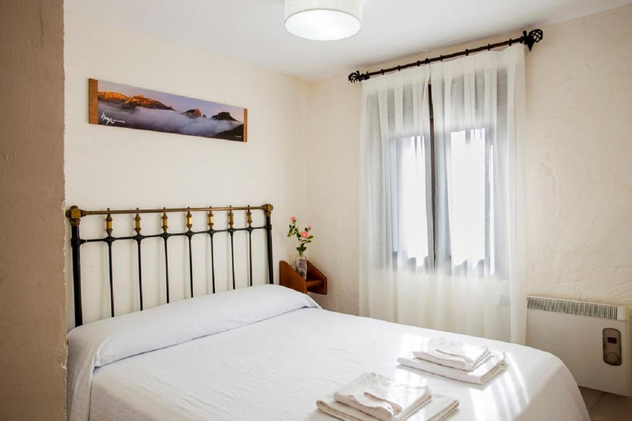 Apartamentos Casa Samper Santa Eulalia de Gállego Habitación foto