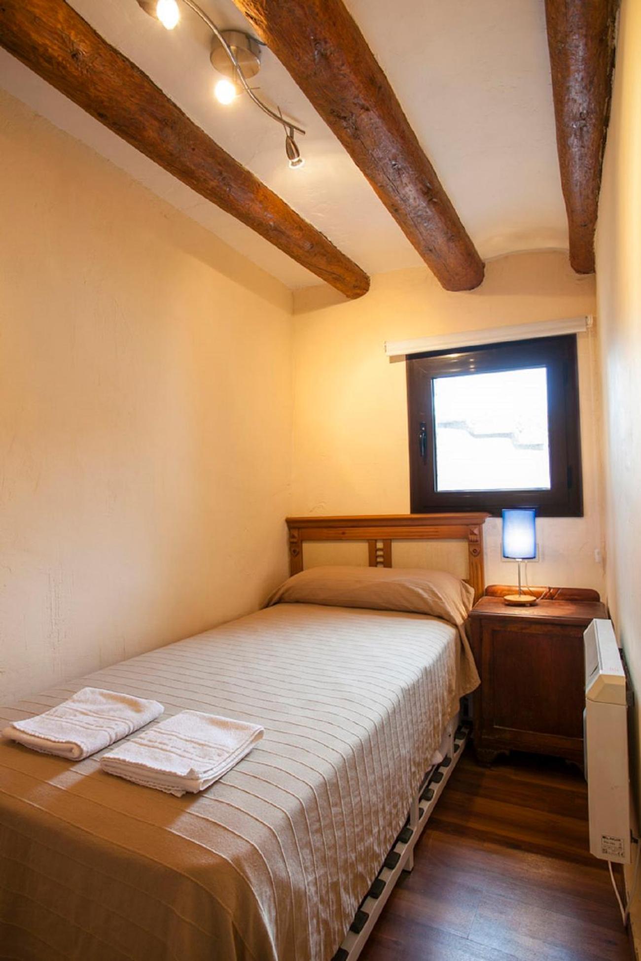 Apartamentos Casa Samper Santa Eulalia de Gállego Habitación foto