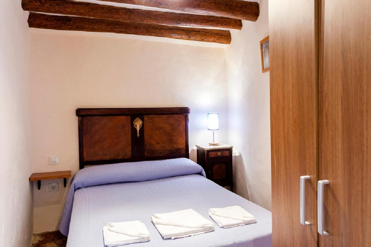 Apartamentos Casa Samper Santa Eulalia de Gállego Habitación foto